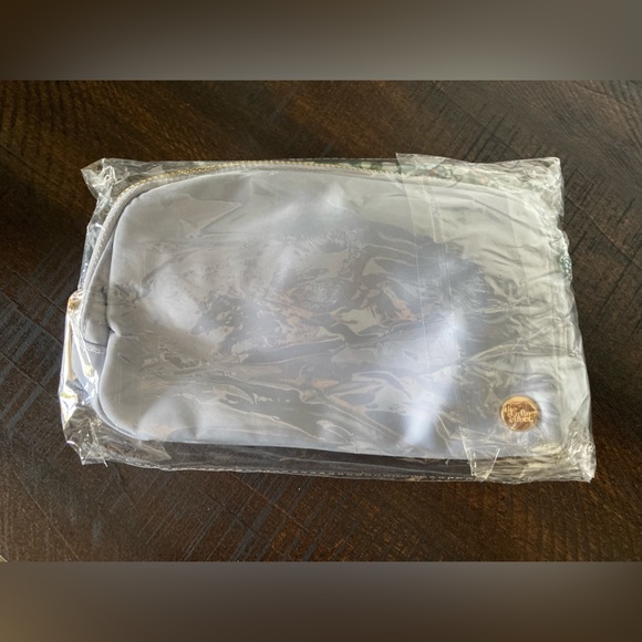 Belt bag with flowered detachable scarf - Picture 7 of 7